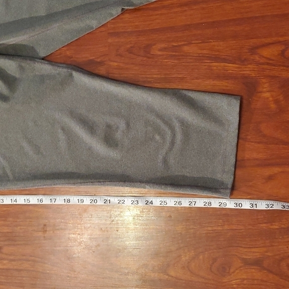 Eddie Bauer Leggings Womens Size XL Gray Cropped Paints - Picture 7 of 10